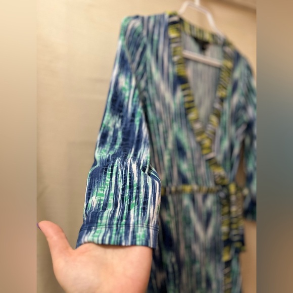 BCBG Maxazria Stylish Blue and Green Wrap Dress size small colourful bohemian - Picture 2 of 7